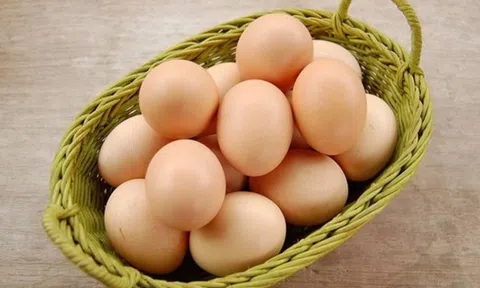 Bạn có biết, cho trứng vào cánh cửa tủ lạnh là sai làm: Đây mới là cách bảo quản trứng tốt nhất