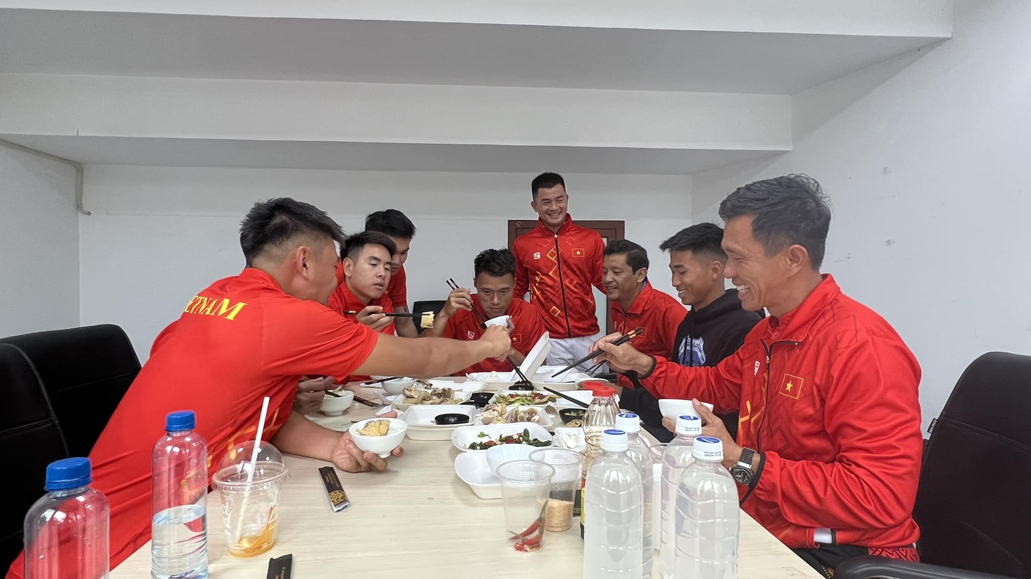 ly-hoang-nam-dt-quan-vot-viet-nam-phai-tu-tuc-moi-thu-du-thiet-thoi-van-lac-quan-149269-1676340573.jpg