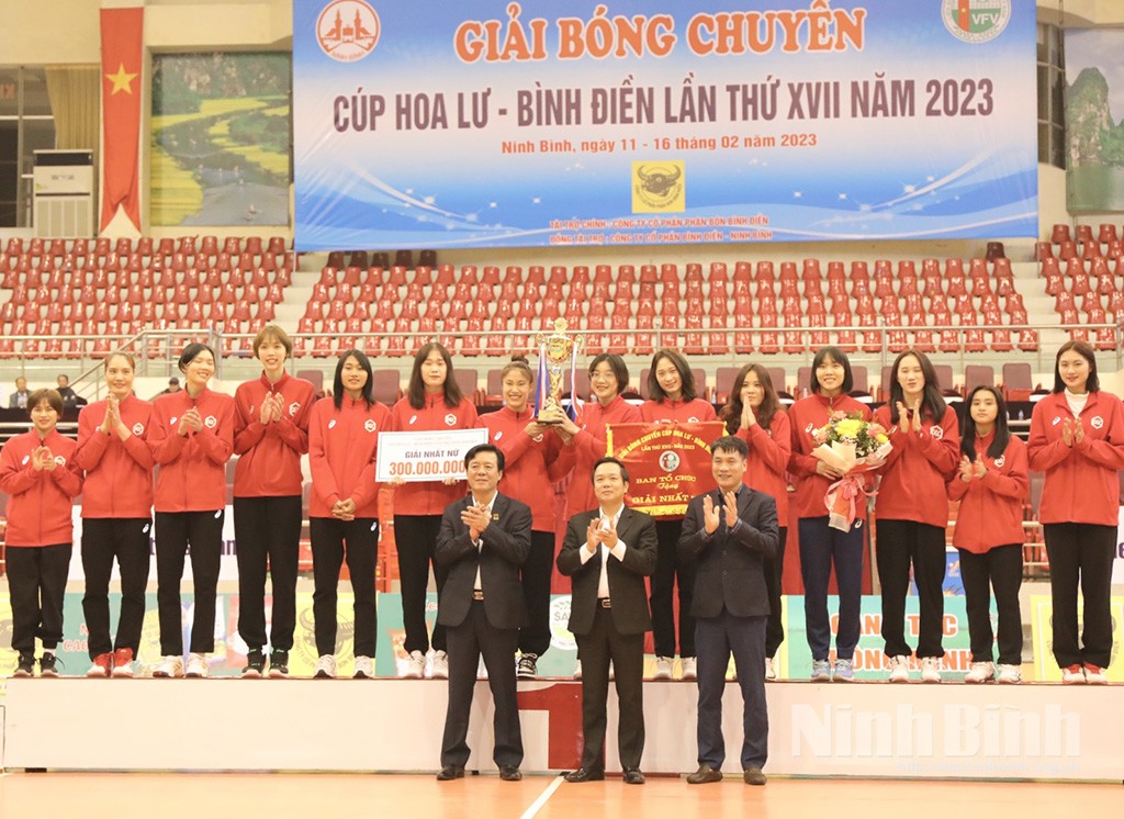 chung-ket-va-trao-thuong-giai-bong-chuyen-cup-hoa-lu-binh-15ede-1676603816.jpg